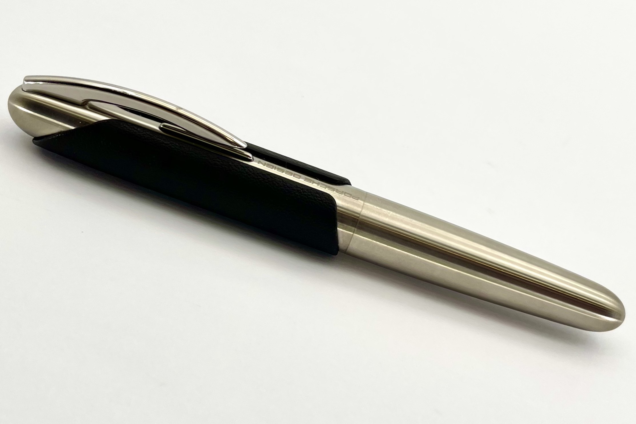 PorscheDesignP3150LeatherBlackFountainPen_G